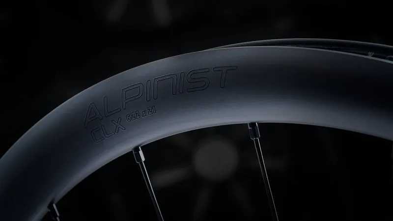Specialized Alpinist CLX II Rear Road Wheel - Carbon/Black 4 Specialized Alpinist CLX II Rear Road Wheel - Carbon/Black - Image 4